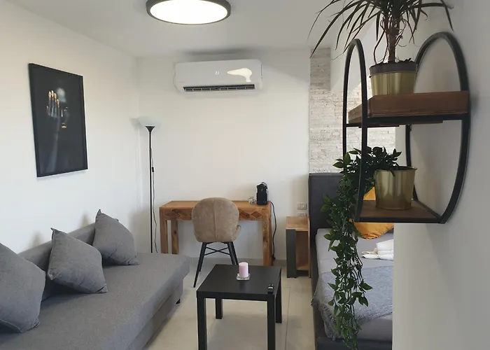 Maya New Guest House -Panoramic Sea&Citycentre View, Haifa